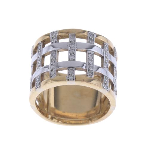 BICOLOUR MESH RING WITH DIAMONDS.