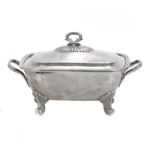 ENGLISH SILVER SAUCEBOAT WITH LID, CIRCA 1900 - 1925. 