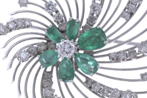 1950&#39;S BROOCH WITH EMERALDS AND DIAMONDS 