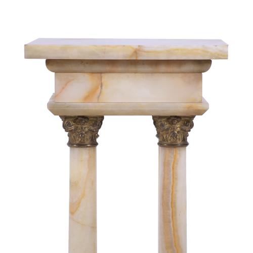 NAPOLEON III STYLE ALABASTER STAND, EARLY 20TH CENTURY.