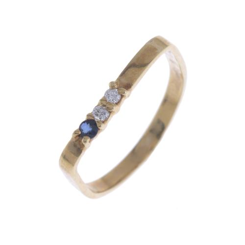 SAPPHIRE AND DIAMONDS RING