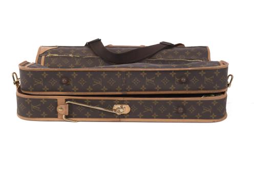 LOUIS VUITTON. SUIT CARRIER.