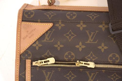 LOUIS VUITTON. SUIT CARRIER.