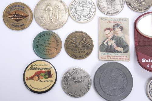 COLLECTION OF ADVERTISING POCKET MIRRORS. EARLY 20TH CENTUR