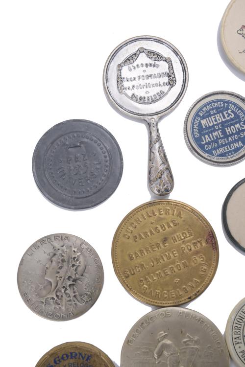 COLLECTION OF ADVERTISING POCKET MIRRORS. EARLY 20TH CENTUR