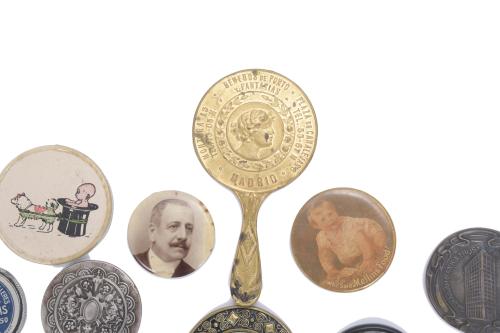 COLLECTION OF ADVERTISING POCKET MIRRORS. EARLY 20TH CENTUR