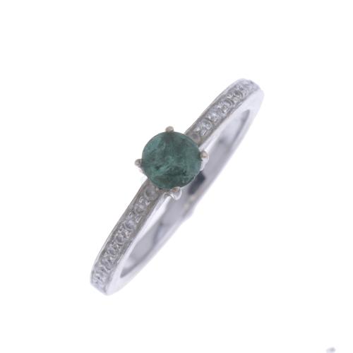 RING WITH EMERALD AND DIAMONDS.