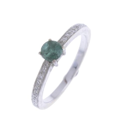 RING WITH EMERALD AND DIAMONDS.