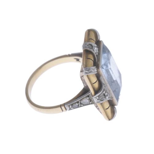 NOUCENTISTA RING WITH A LARGE CENTRAL AQUAMARINE AND DIAMON