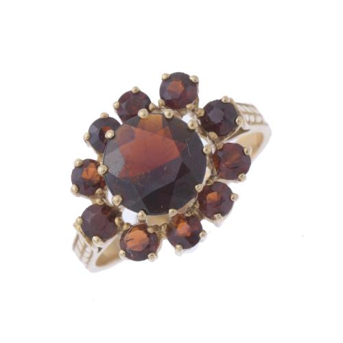 GARNETS ROSETTE RING.