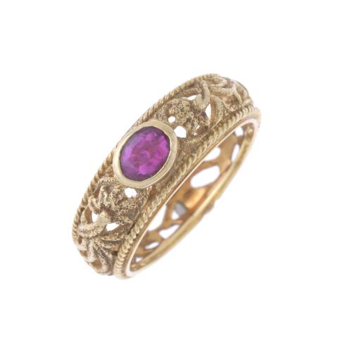 RING WITH FILIGREE AND GARNET.