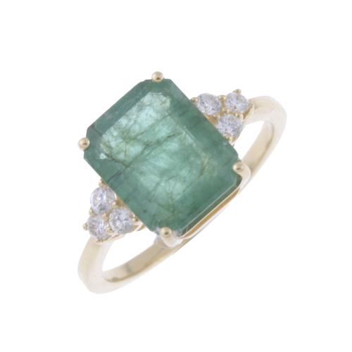 RING WITH LARGE EMERALD AND DIAMONDS