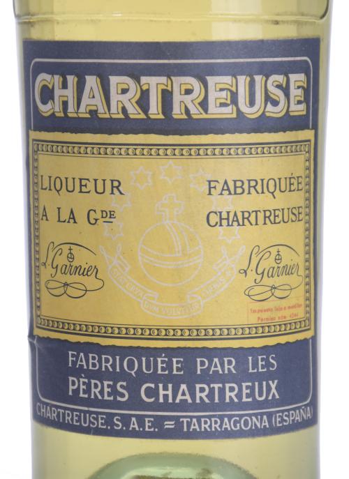 CHARTREUSE.  YELLOW LIQUOR BOTTLE, 1959 - 1965.