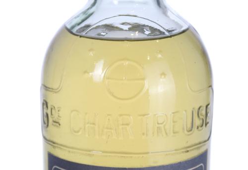 CHARTREUSE.  YELLOW LIQUOR BOTTLE, 1959 - 1965.