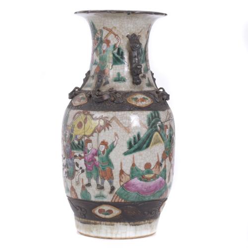 CHINESE NANJING PORCELAIN VASE, MID 20TH CENTURY.