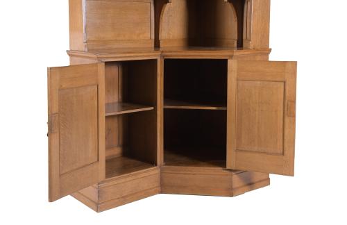 ARTS & CRAFTS CORNER CABINET, LATE 19TH - EARLY 20TH CENTUR