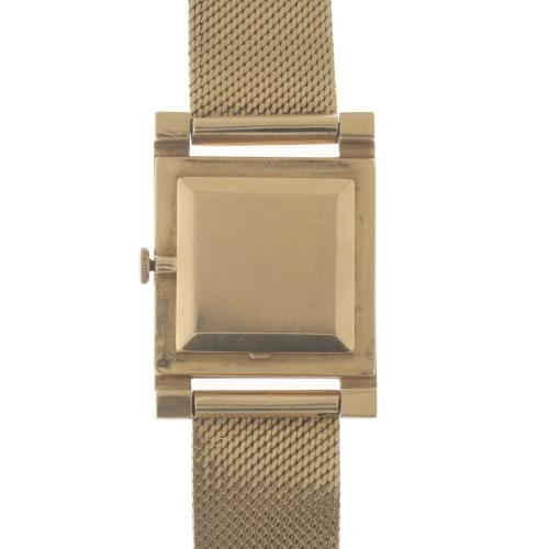 SARCAR. GOLD WRISTWATCH.