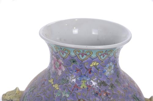 CHINESE ROSE FAMILY VASE, LATE 20TH CENTURY.