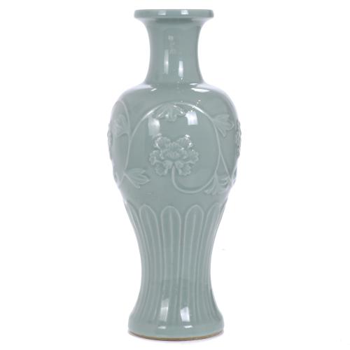 CHINESE VASE, AFTER CELADON YEN YEN PORCELAIN MODELS, EARLY 20TH CENTURY.