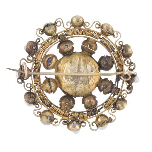 Pearls brooch, 18th century.