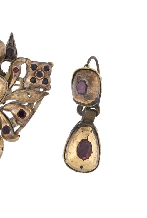 Brooch and earrings set, 19th century.