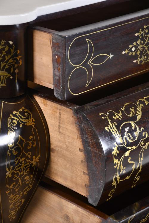 Pair of Elizabethan chests of drawers, 19th century.