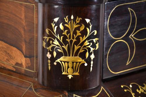 Pair of Elizabethan chests of drawers, 19th century.