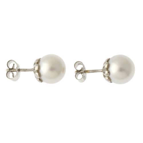 Earrings with Australian pearl.