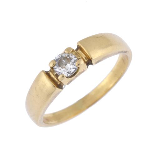 Solitaire ring with diamond.