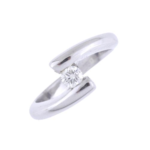 Solitaire ring with diamond.