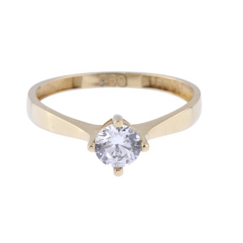 Solitaire ring with zircon.