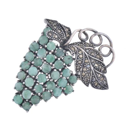 Cluster-shaped silver brooch with natural emeralds.