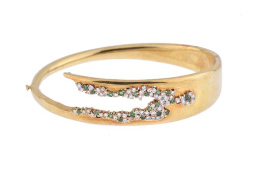 Half-round bracelet with diamonds and emeralds.