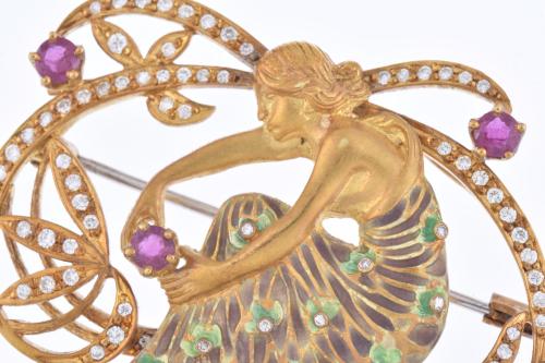 MASRIERA I CARRERAS. Nymph-shaped enamel brooch with diamon