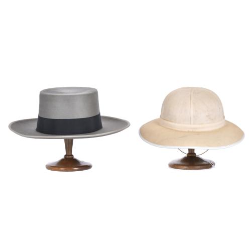 Conjunto de dos sombreros de caballero, siglo XX. 