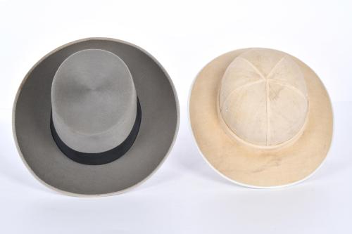 Conjunto de dos sombreros de caballero, siglo XX. 