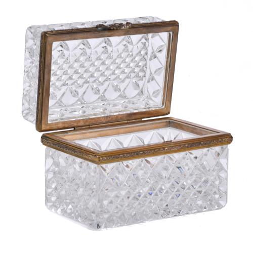 Caja joyero en cristal de corte francés, siglo XX. 