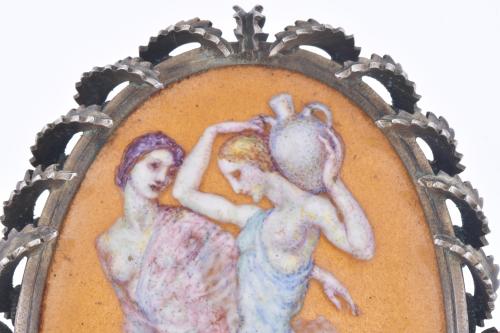 SUNYER, Noucentista brooch with enamel and coral.