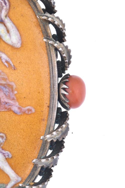 SUNYER, Noucentista brooch with enamel and coral.