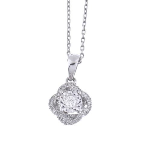 Pendant with diamonds flower.