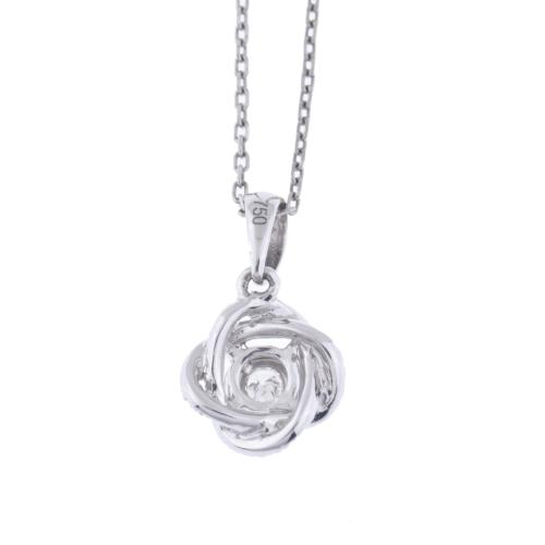 Pendant with diamonds flower.