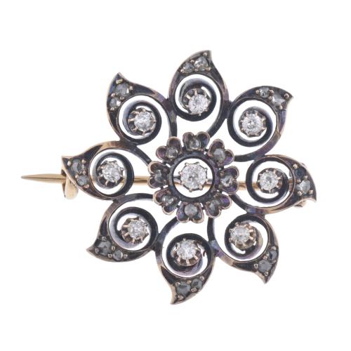 Belle Époque style flower-shaped brooch.