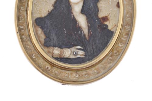 Belle Époque pendant, with bas-relief of a woman wearing a 