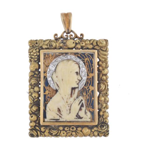 Pendant with the image of Madonna.