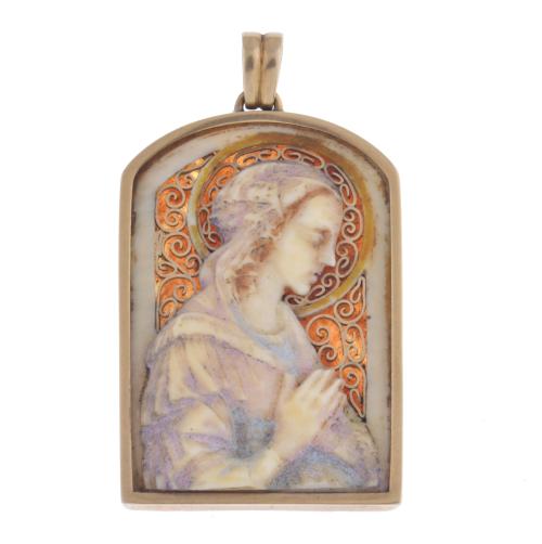 Pendant with the image of Madonna.