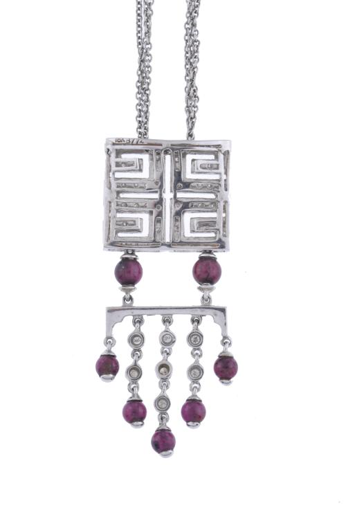 Garnets and diamonds pendant.