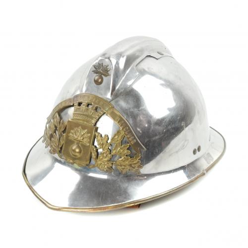 DOS CASCOS DE BOMBERO FRANCESES, CIRCA 1900-1920 Y 1970