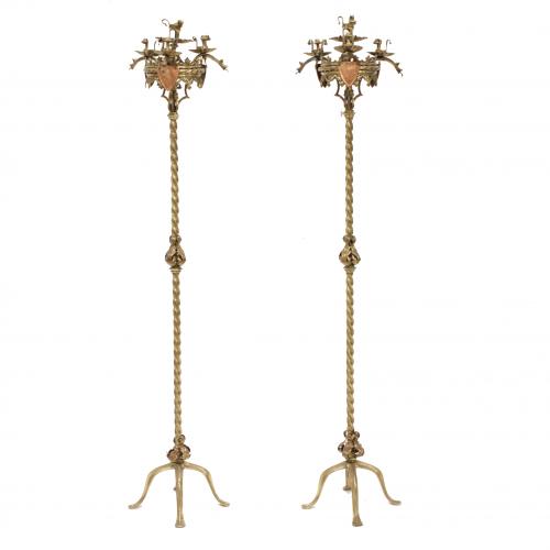 PAREJA DE CANDELABROS DE PIE MODERNISTAS, CIRCA 1900