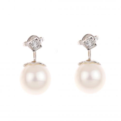 DETACHABLE DIAMOND AND PEARL EARRINGS 