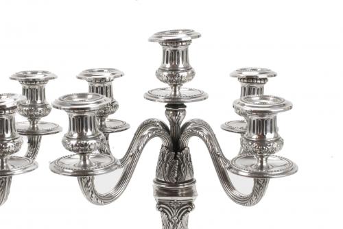 PAREJA DE CANDELABROS ESPAÑOLES EN PLATA, MEDIADOS SIGLO XX